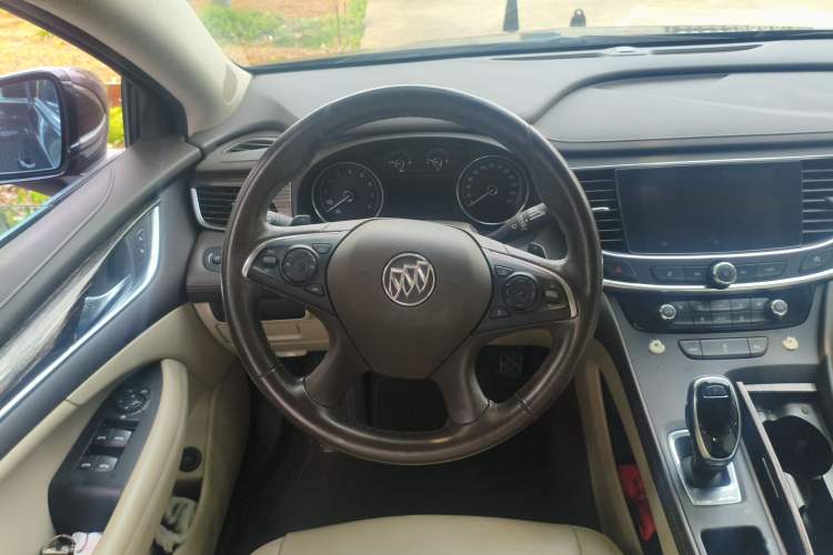 Used Buick LaCrosse 2018 20T Leading Model Steering Wheel