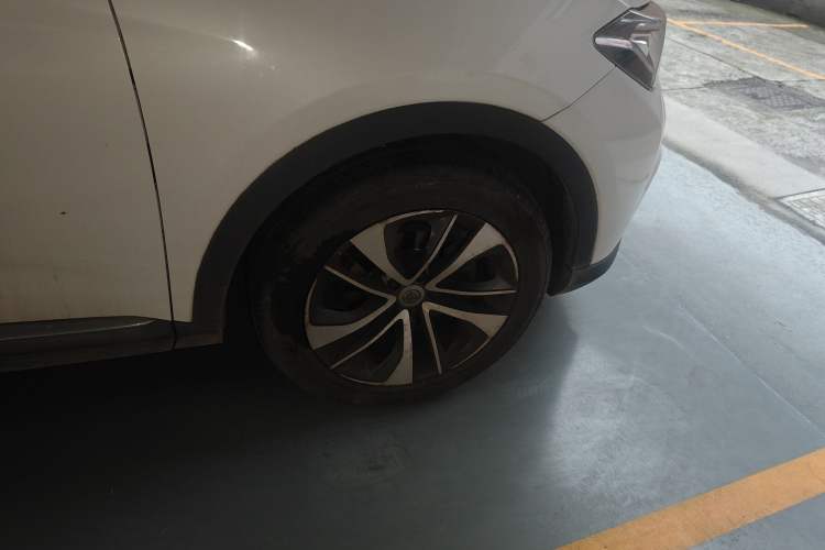 Used Brilliance V7 2018 280T DCT Luxury Model 5 Seats Right Front Wheel Hub