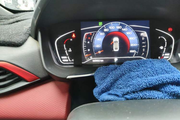 Used Dongfeng Aeolus Yixuan 2022 230T Automatic Adaptive-Beam Knight Edition Odometer Close Up