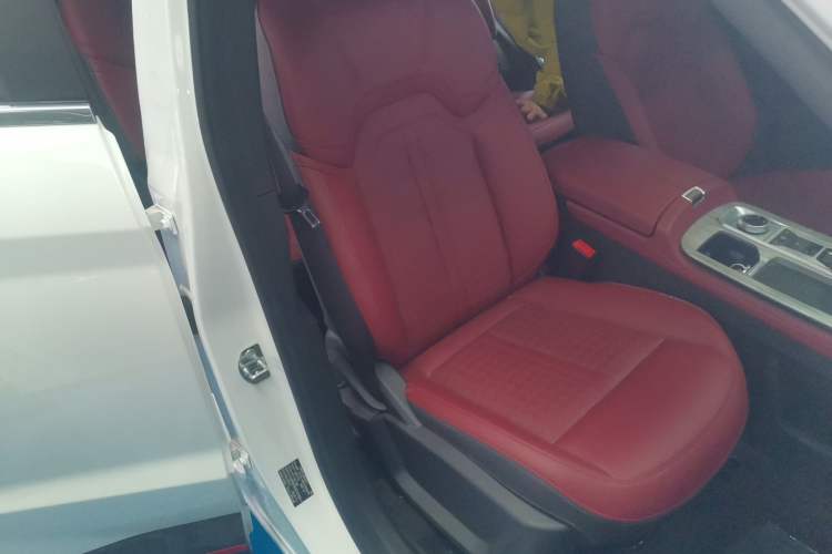 Used JETOUR X70 PRO 2023 1.5T DCT Comfort Edition 7-Seater
