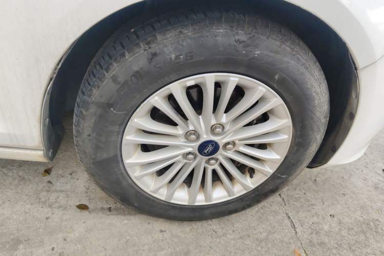 Used Ford Escort 2015 1.5L Manual Comfort Model
