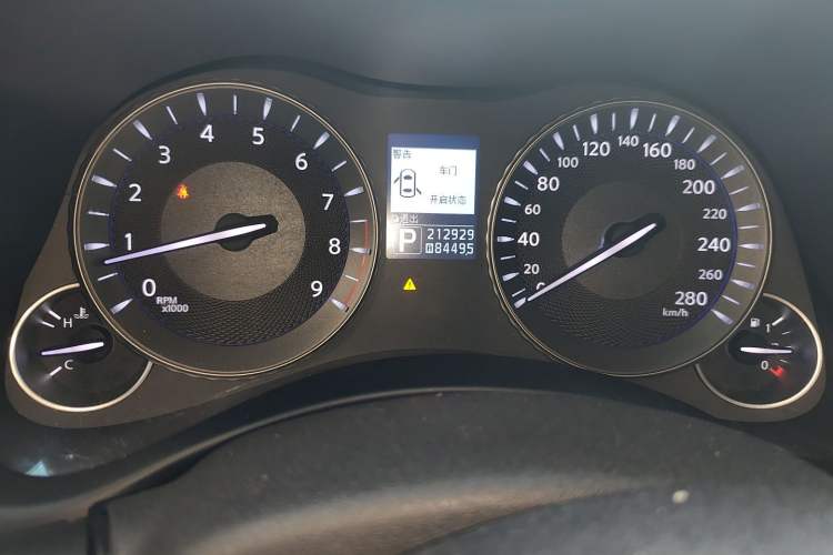 Used Infiniti M Series 2011 M25 Luxury Model
