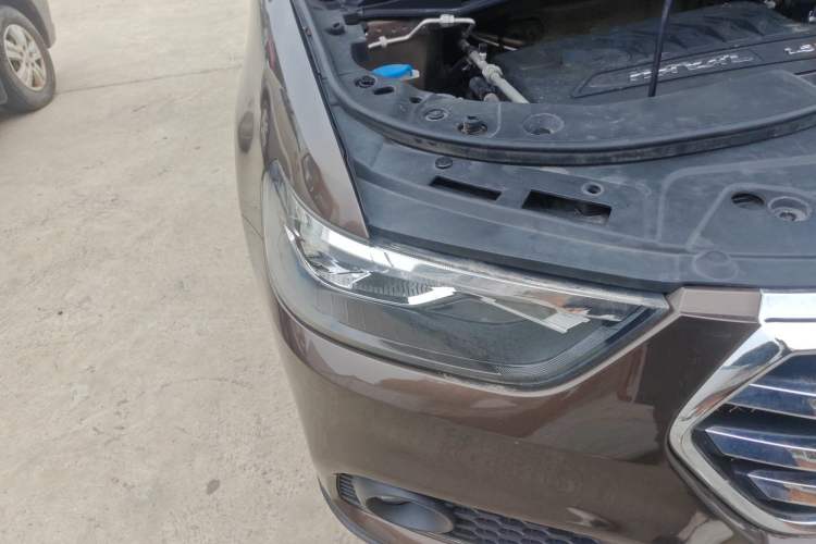 Used Haval H6 2017 Blue Label Sport Edition 1.5T Automatic Two-Wheel Drive Luxury Model Right Front Headlight