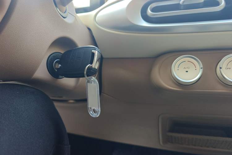 Used Wuling Hongguang MINIEV 2025 Four-Door Version Advanced Edition Vehicle Key