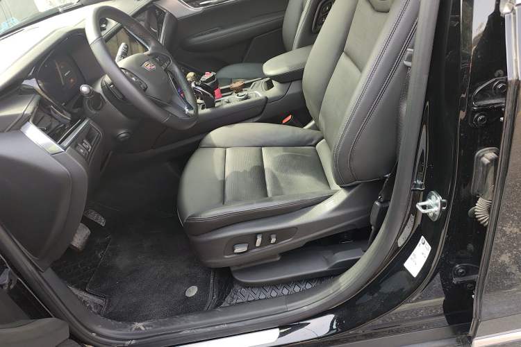 Used Cadillac XT6 2025 2.0T Six-Seater Four-Wheel-Drive Luxury Executive Classic Edition Left Front Seat