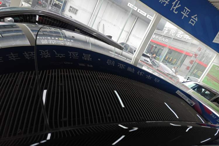 Used Tesla Model Y 2023 Rear-Wheel-Drive Version Roof