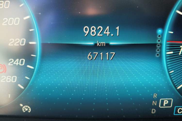 Used Mercedes-Benz C-Class 2020 C 200 L Fashion Edition Sport Version Odometer Close Up