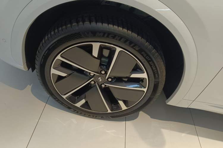 Used Li Auto L7 2025 Max Smart Refresh Edition Left Front Wheel Hub