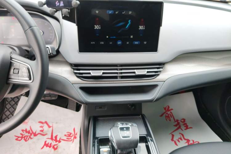 Used Hongqi E-QM5 2022 431 km Charge & Enjoy Edition