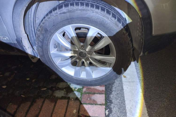 Used Kia Sorento 2009 2.4L Luxury Edition Right Front Wheel Hub