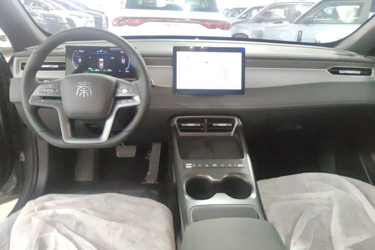 Used BYD Qin PLUS 2026 DM-i 128KM Progressive Model Center Console