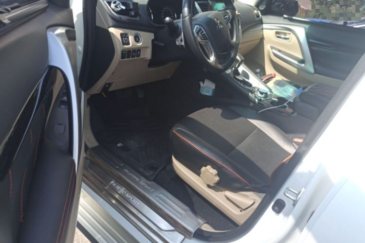 Used Mitsubishi Pajero  Driver Seat