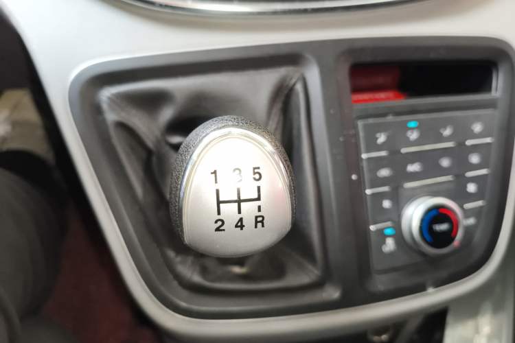 Used JAC Refine M4 2019 Joyful Series 2.0L Manual Business Model China VI