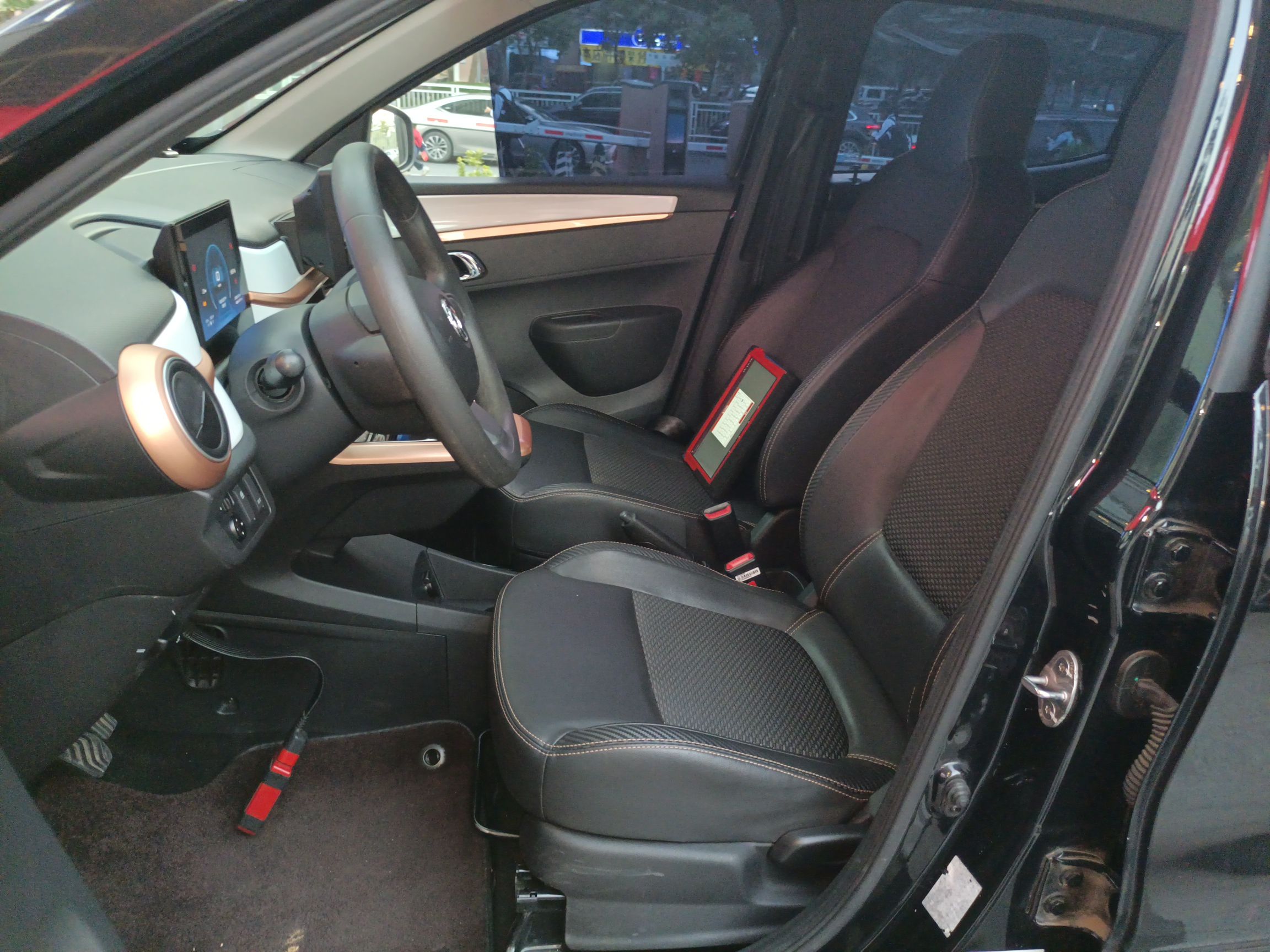 المقاعد الأمامية داخل السيارة