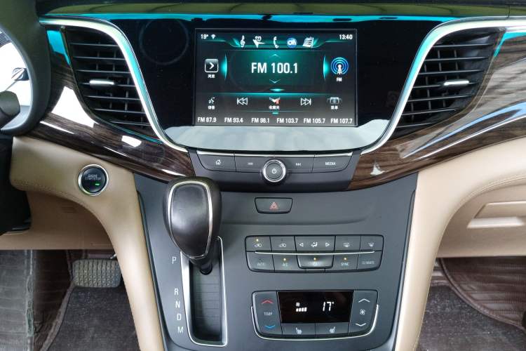 Used Buick GL8 2017 ES 28T Premium Version China V Standard Audio And AC Panel