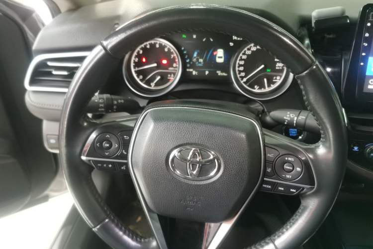 Used Toyota Camry 2021 2.0G Luxury Edition
