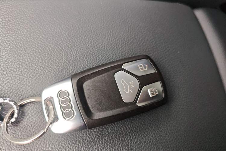 Used Audi A4L 2022 40 TFSI Luxury Prestige Edition Vehicle Key