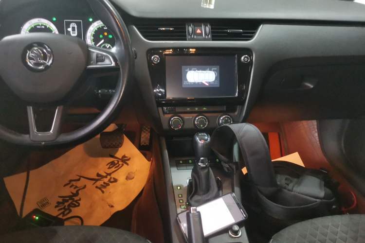 Used Skoda Octavia 2018 Station Wagon TSI230 DSG Luxury Edition Audio And AC Panel