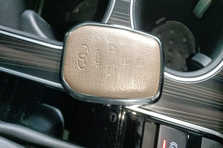 Used Toyota SIENNA 2021 2.5L Hybrid Platinum Edition Vehicle Key