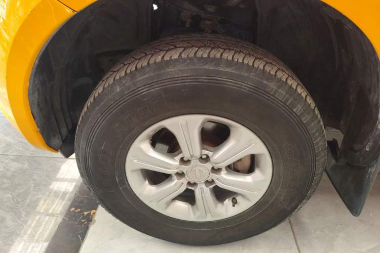 Used Nissan Navara 2021 2.5L Facelift Manual Transmission 4x4 Comfort Version QR25
