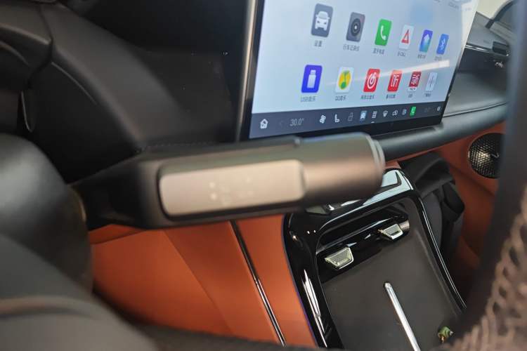 Used AION V 2024 Aion Tyrannosaurus 650 Smart Premium Edition