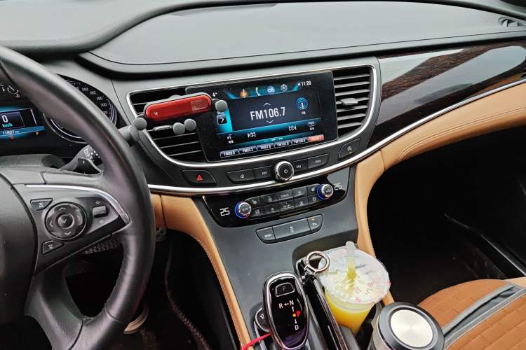 Used Buick LaCrosse 2016 20T Elite Edition Audio And AC Panel