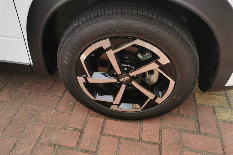 Used Chery Tiggo 7 2025 High-Performance Version 1.6T Front-Wheel-Drive Edition Right Front Wheel Hub