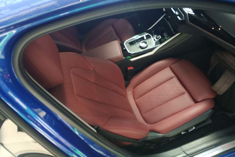 Used BMW i3 2024 eDrive 35 L
