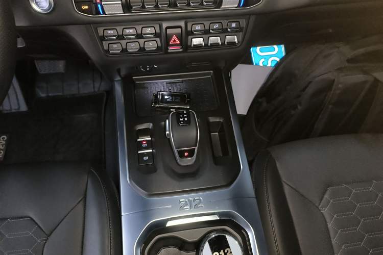 Used 212 T01 2024 2.0T Explorer