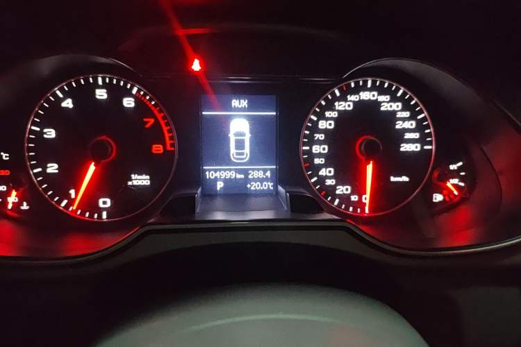 Used Audi A4L 2013 35 TFSI Automatic Standard Model Odometer Close Up