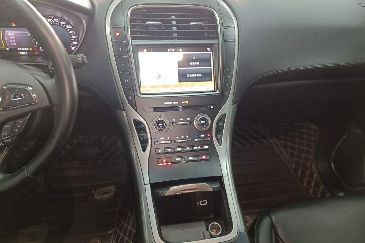 Used Lincoln MKX 2018 2.0T Two-Wheel Drive Deluxe Edition
