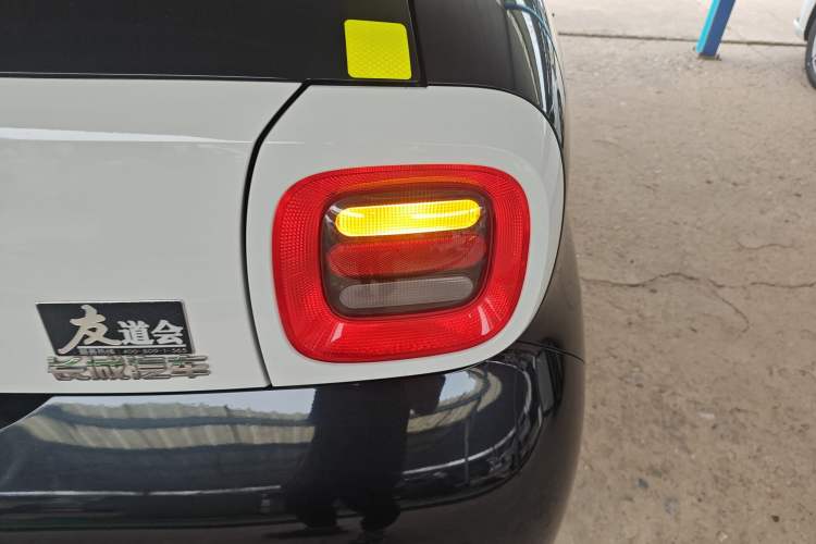 Used ORA Black Cat 2021 301 km Basic Version Right Rear Taillight