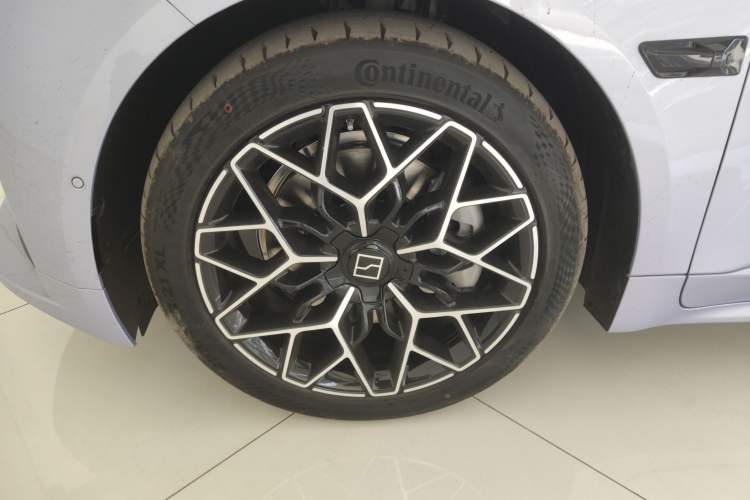 Used Zeekr 001 2026 95° All-Wheel-Drive Max Edition Exterior 4