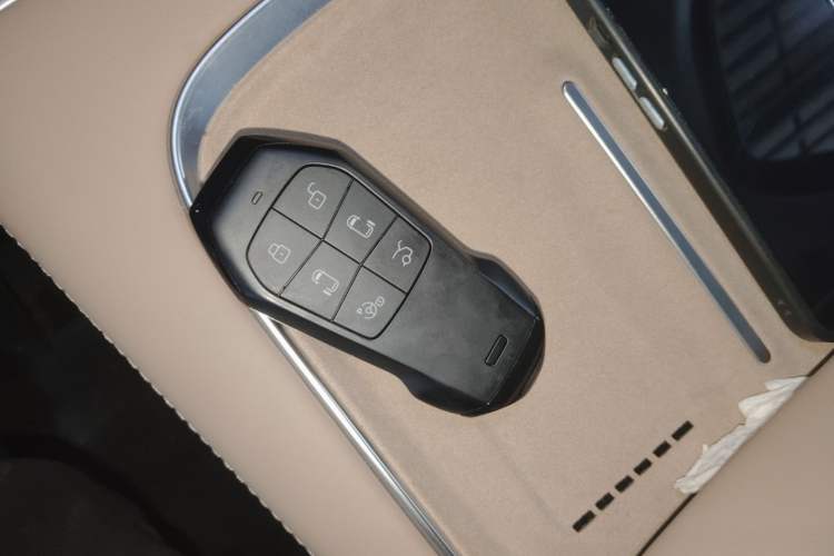 Used XPeng X9 2025 740 Ultra-Long Range Max
