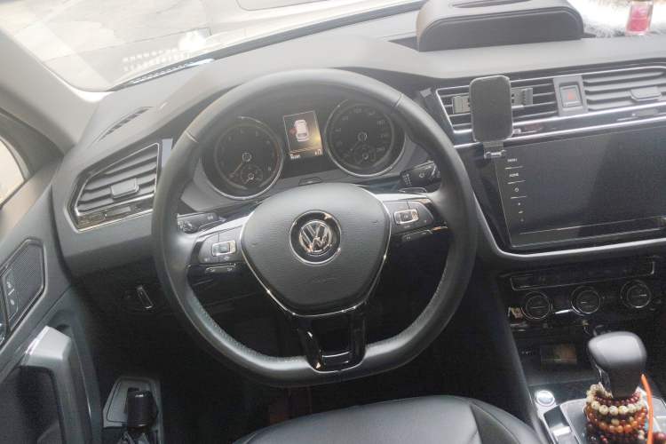 Used Volkswagen Tiguan L 2019 330TSI Automatic Two-Wheel Drive Smart Luxury Version China VI Standard Steering Wheel