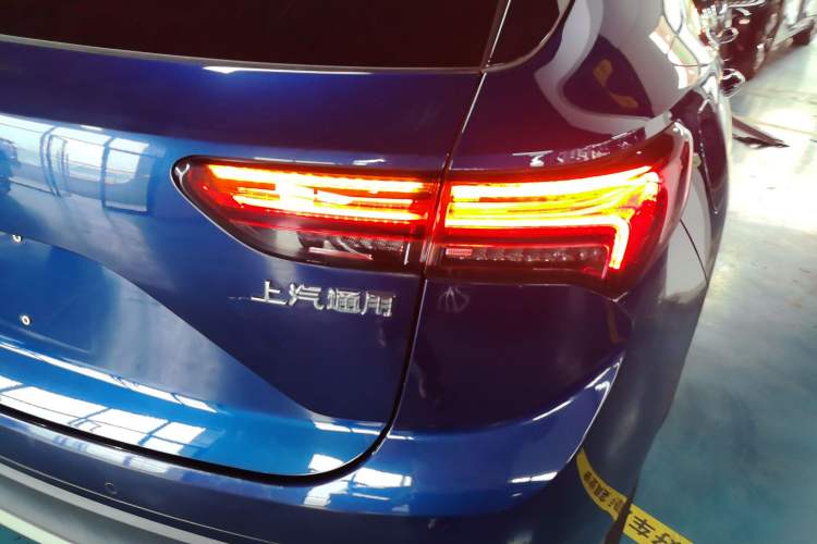 Used Buick Envision 2023 Encore S 652T Two-Wheel-Drive Luxury Model
