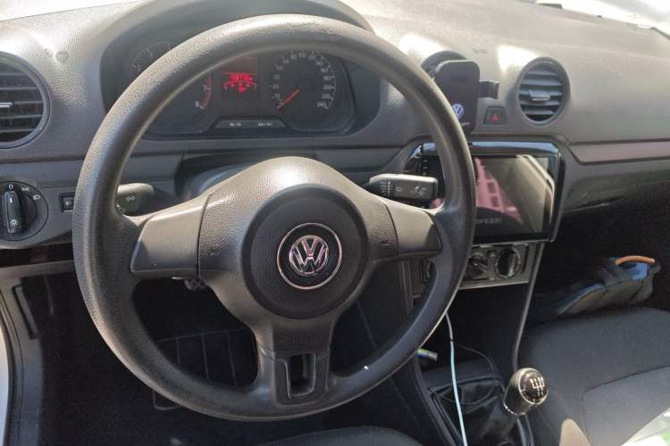 Used Volkswagen Jetta 2015 Zhuihui Edition 1.4L Manual Fashion Model Steering Wheel