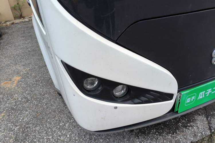 Used Guangtong Auto makeup Logistics Vehicle 2024 3.1T 2-Seater 4.99-Meter All-Electric Closed Cargo Van with 41.86 kWh Right Front Headlight