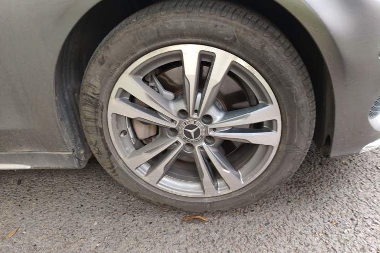 Used Mercedes-Benz C-Class 2018 C 200 L Sport Edition Right Front Wheel Hub