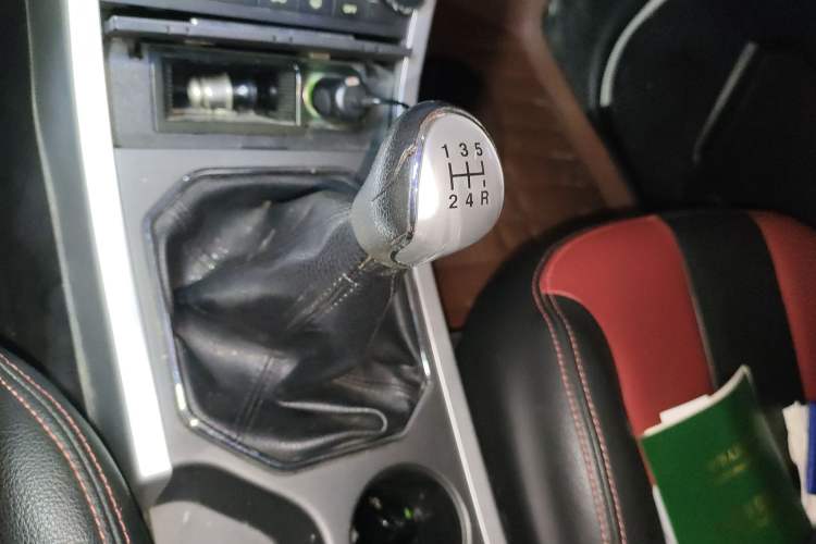 Used GAC Gonow GX6 2015 2.4L Two-Wheel-Drive Flagship Edition Gear Lever