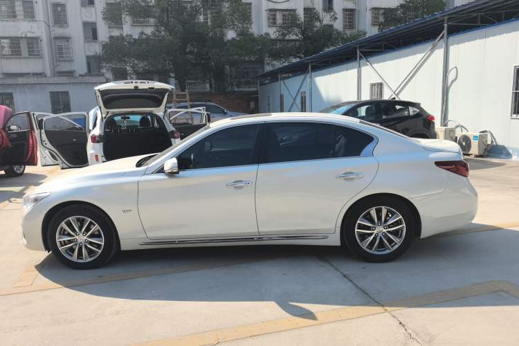 Used Infiniti Q50L 2022 2.0T Comfort Edition
