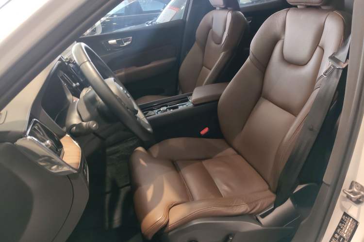 Used Volvo XC60 2021 T5 4x4 Smart Luxury Edition
