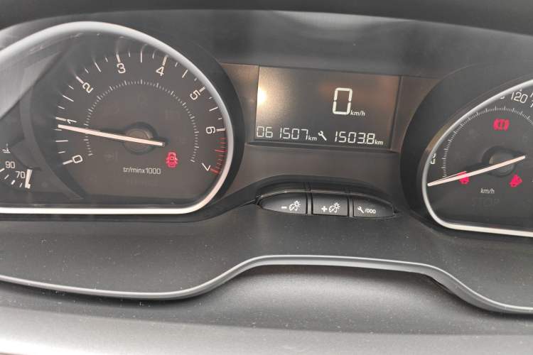 Used Peugeot 2008 2014 1.6L Manual Fashion Edition Odometer Close Up