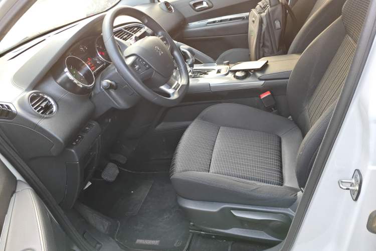 Used Peugeot 3008 2016 1.6THP Automatic Classic Edition
