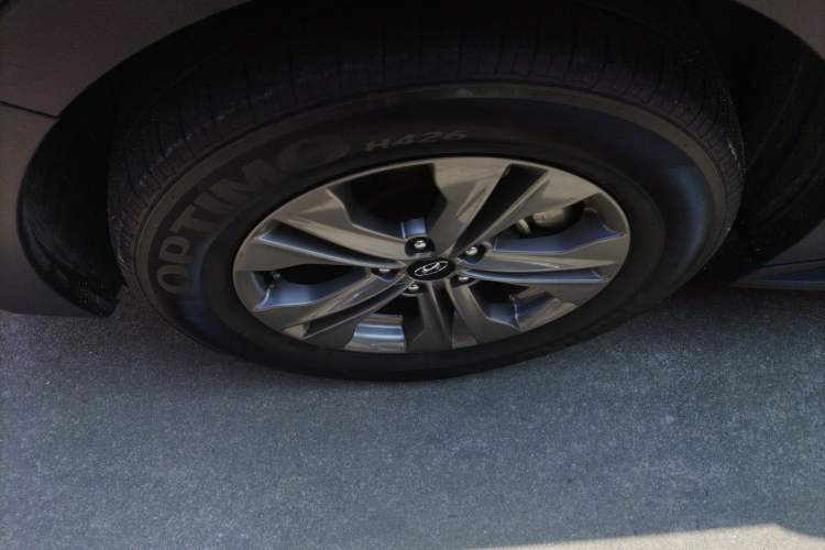 Used Hyundai Santa Fe 2013 2.4L Automatic Two-Wheel Drive Smart Version
