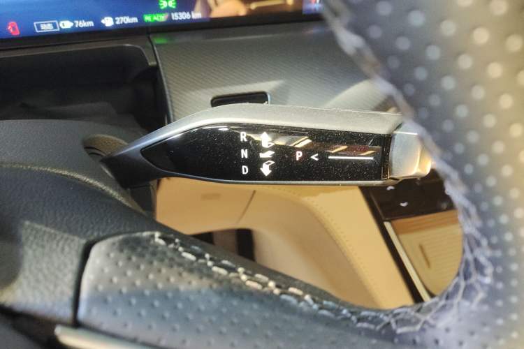 Used Buick GL8 New Energy 2025 Lu Shang Luxury Edition 7-Seater