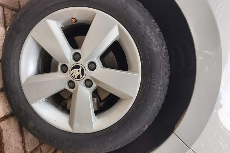 Used Skoda Rapid 2016 1.6L Manual Front-Wheel-Drive Version
