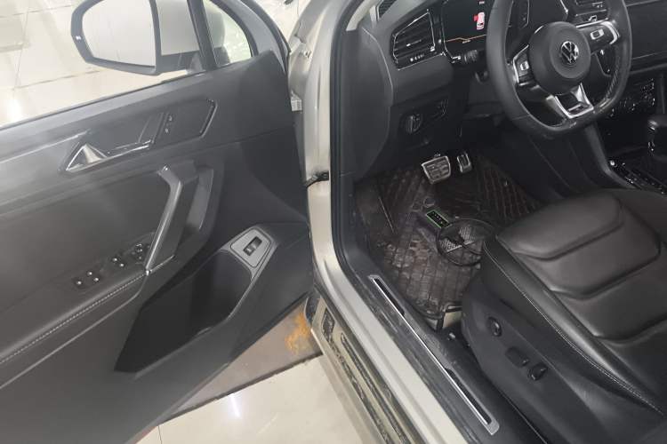 Used Volkswagen Tiguan L 2021 330TSI Automatic Two-Wheel Drive R-Line Enhanced Edition
