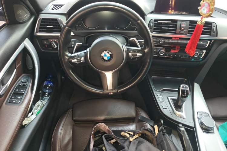 Used BMW 3 Series 2018 330i M Sport Night Edition Steering Wheel