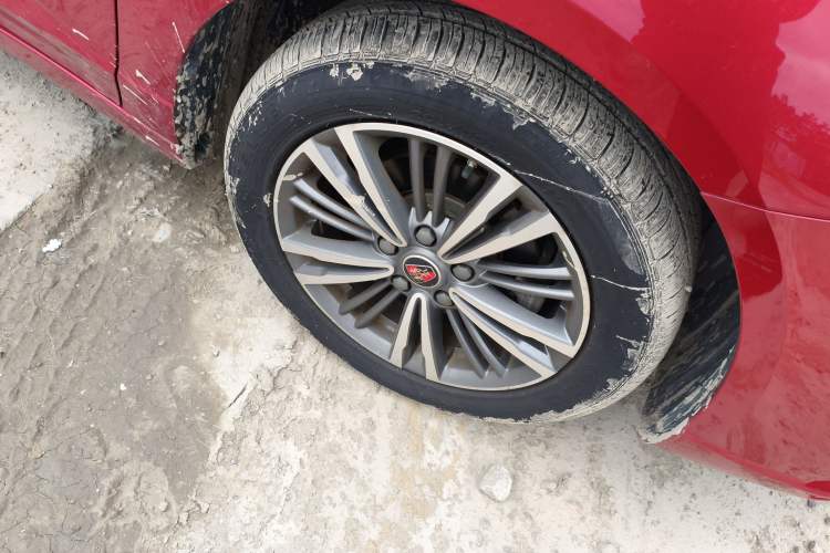 Used Roewe i5 2019 1.5L Automatic 4G Connected Langhao Edition Right Front Wheel Hub